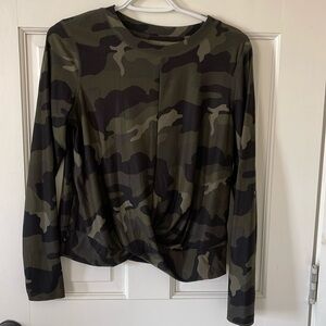 Old Navy active breathe on size medium camo workout shirt